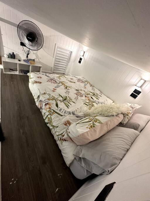 New! Sea Joley Tiny Home Nelly Bay ภายนอก รูปภาพ