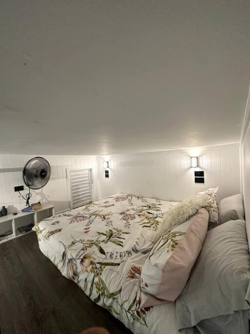 New! Sea Joley Tiny Home Nelly Bay ภายนอก รูปภาพ