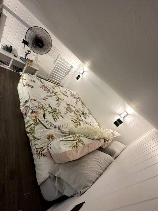 New! Sea Joley Tiny Home Nelly Bay ภายนอก รูปภาพ